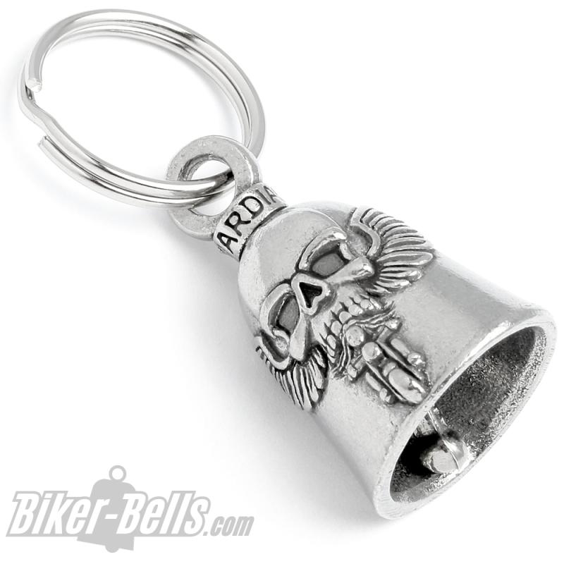 Großer Totenkopf mit Flügel schwebt über Motorradfahrer Ghost Rider Guardian Bell Großer Totenkopf mit Flügel schwebt über Motorradfahrer Ghost Rider Guardian Bell